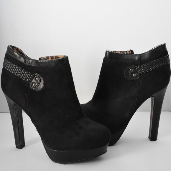 booties - Picture 1 of 3